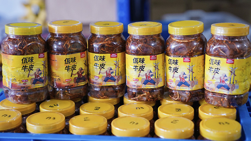 小牛皮“变身”富民大产业(图2)