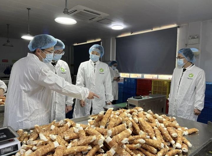 走私涉嫌逃税逾三亿 全国最大牛皮走私案开审