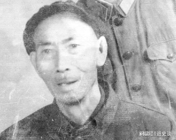 76年老农触摸博物馆文物遭呵斥老农当场痛哭：它是我背到延安的(图2)