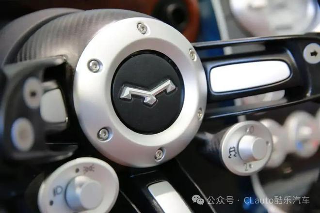 V8+手动+单体碳纤维意大利人手工“小跑车”Rina 酷乐汽车(图5)