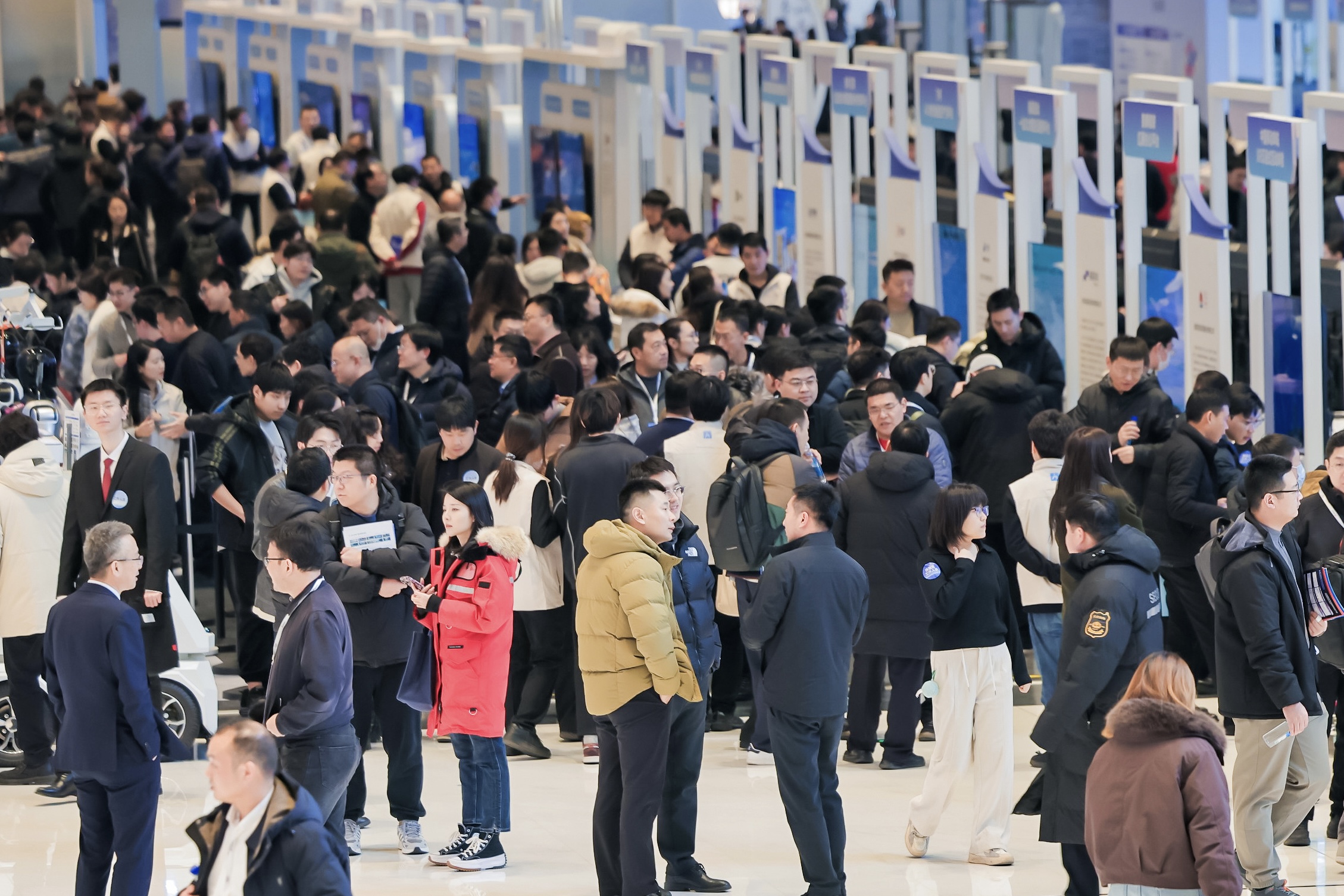 北京發布生成式人工智能治理白皮書 以安全護航大模型產業發展(图1)