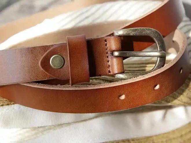 农村集市上20元一根现割“牛皮带”究竟是真材实料还是弄虚作假(图5)