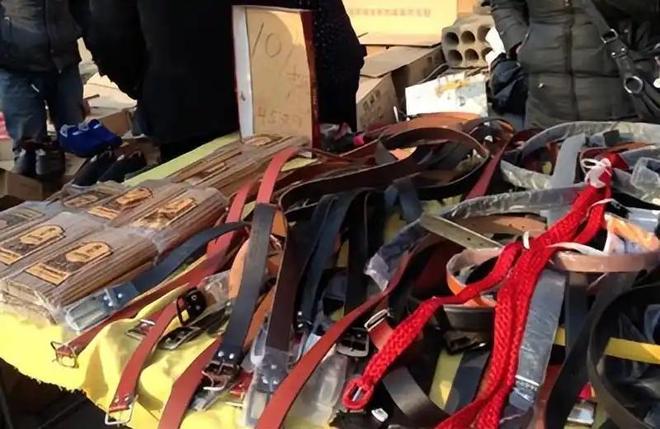 农村集市上20元一根现割“牛皮带”究竟是真材实料还是弄虚作假(图7)